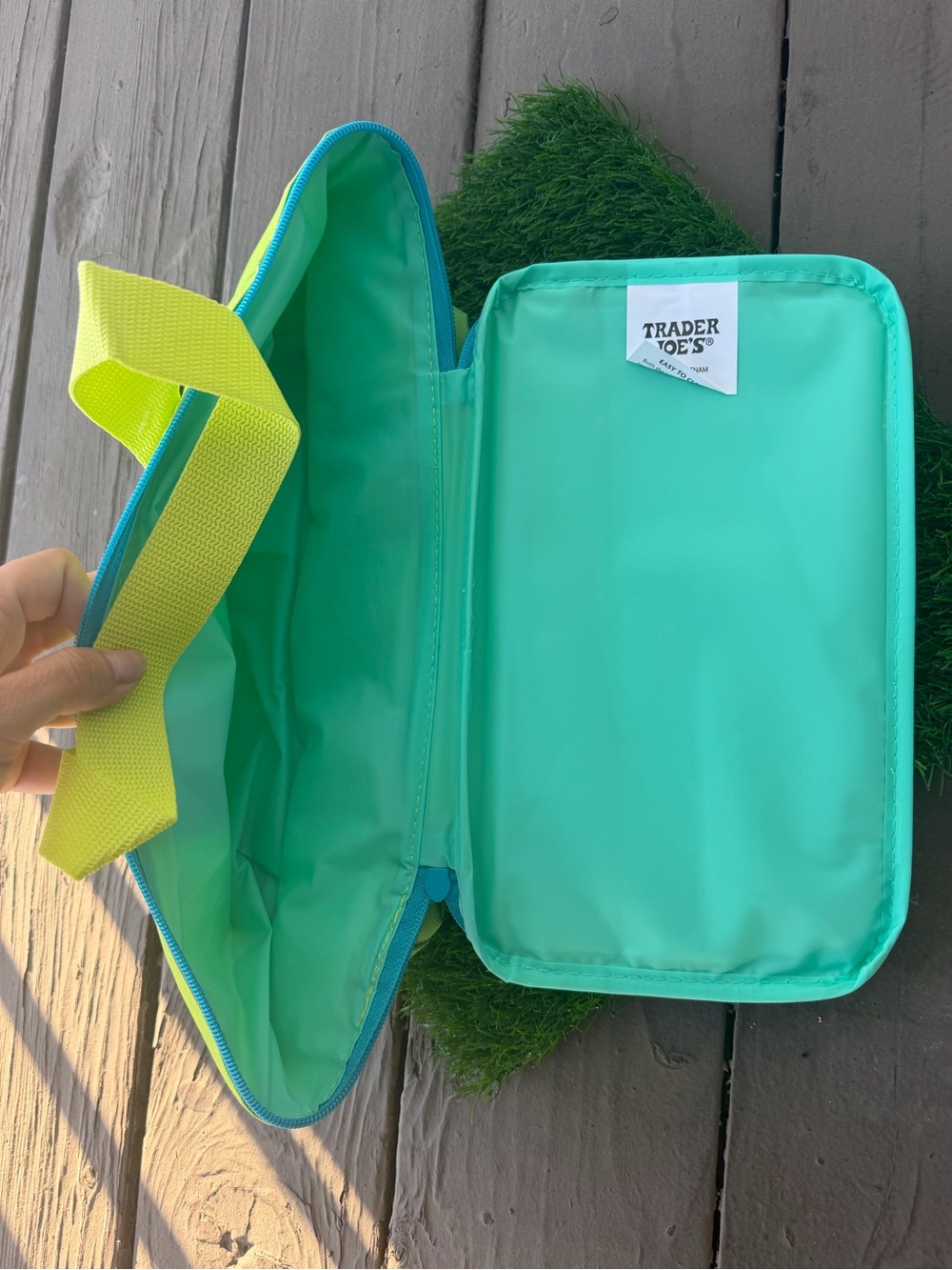 💛Trader Joe's Lime Green Mini Insulated Tote Bag ⚽️ 1 DAY SALE 🔴🇺🇸 - Picture 3 of 3